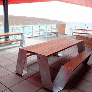 Ambiente Mesa Hopper Picnic madera iroko color galvanizado de Extremis