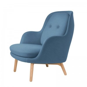 Butaca Fri azul claro de Fritz Hansen en Moises Showroom