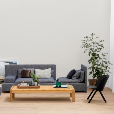 Salón Butaca That en roble lacado color jet black de E15. Disponible en Moisés showroom Salón Butaca That en roble lacado color jet black de E15. Disponible en Moisés showroom