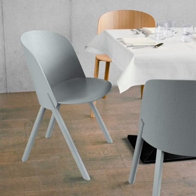 Ambiente comedor Silla This en roble color traffic grey de E15. Disponible en Moisés showroom Ambiente comedor Silla This en roble color traffic grey de E15. Disponible en Moisés showroom