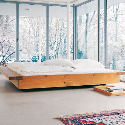 Habitación cristalera con Cama Noah en nogal aceitado de E15. Disponible en Moisés showroom