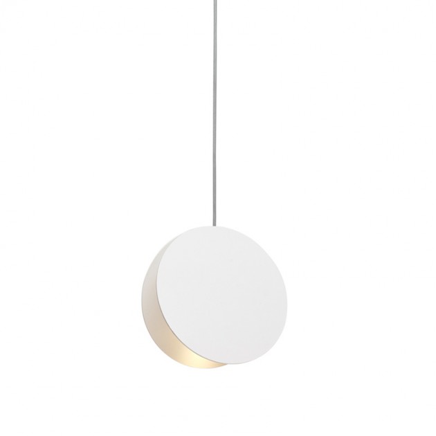 Lámpara de suspensión North diámetro 23 cms color signal white de E15. Disponible en Moisés showroom