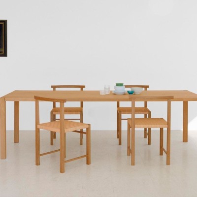 Comedor con Silla Karnak roble asiento en cuero natural de E15. Disponible en Moisés Showroom Comedor con Silla Karnak roble asiento en cuero natural de E15. Disponible en Moisés Showroom
