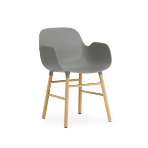 comprar Silla Form con brazos color gris patas de roble de Normann copenhagen.