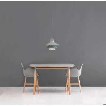 ambiente interior colección Silla y mesa Form de Normann copenhagen.