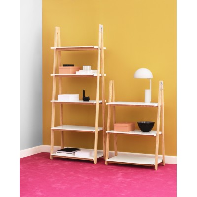 Ambiente con Estanterías Step Up Bookcase de Normann Copenhagen. Ambiente con Estanterías Step Up Bookcase de Normann Copenhagen.