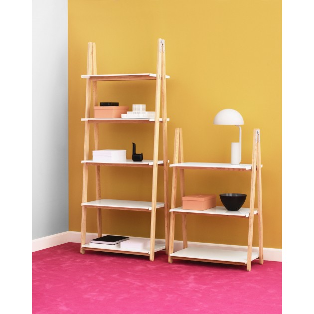 Ambiente con Estanterías Step Up Bookcase de  Normann Copenhagen.