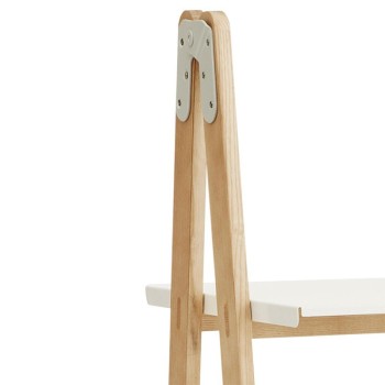 detalle Estantería One Step Up Bookcase alta color blanco de Normann Copenhagen detalle Estantería One Step Up Bookcase alta color blanco de Normann Copenhagen