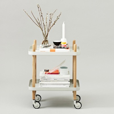 Ambiente Carrito Block Table color blanco patas fresno de Normann Copenhagen.