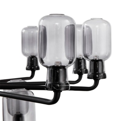 detalle bombillas lámpara amp Chandelier pequeña color negro de Normann copenhagen. detalle bombillas lámpara amp Chandelier pequeña color negro de Normann copenhagen.