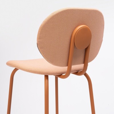 Detalle taburete Hari de Ondarreta en Moises Showroom Detalle taburete Hari de Ondarreta en Moises Showroom