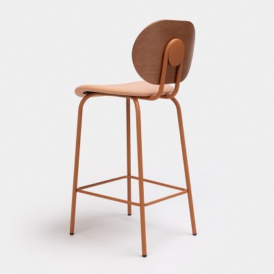 Taburete HARI con respaldo en madera de haya de Ondarreta en Moises Showroom 6 Taburete HARI con respaldo en madera de haya de Ondarreta en Moises Showroom 6