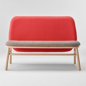 Sillón doble Lana madera respaldo alto de Ondarreta en Moises Showroom