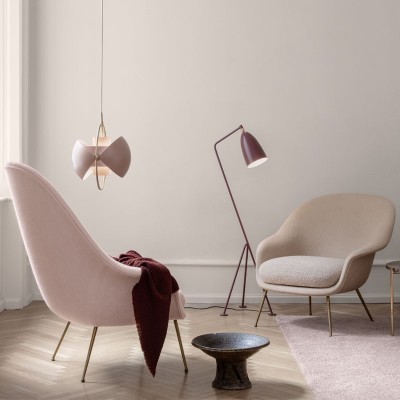 Ambiente 2 Sillón Bat de Gubi con respaldo alto en Moises Showroom