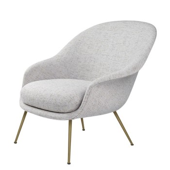 Bat Lounge chair con respaldo bajo color gris de Gubi en Moises showroom Bat Lounge chair con respaldo bajo color gris de Gubi en Moises showroom
