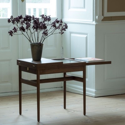 Mesa Art Collector de House of Finn Juhl en Moises Showroom Mesa Art Collector de House of Finn Juhl en Moises Showroom