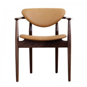 Silla 109 en piel de Finn Juhl