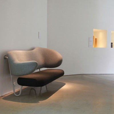 Wall sofa de House of Finn Juhl en Moises Showroom Wall sofa de House of Finn Juhl en Moises Showroom