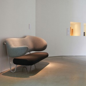 Wall sofa de House of Finn Juhl en Moises Showroom