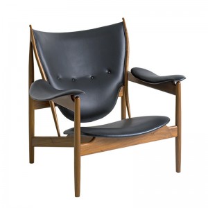 Chieftain chair de Finn Juhl tapizado piel madera nogal en Moises Showroom