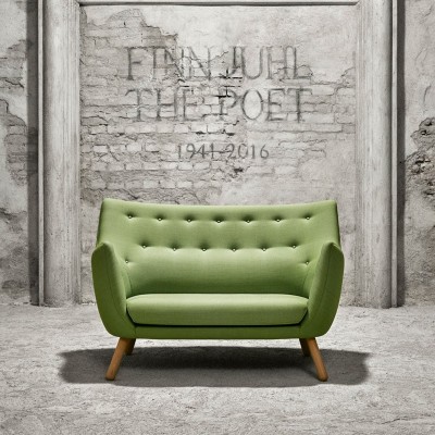 Sofá Poet verde de House of Finn Juhl en Moises Showroom