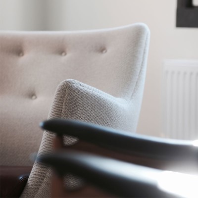 Sofá Poet de House of Finn Juhl en Moises Showroom