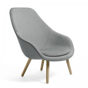 Sillón About A Lounge 92 de HAY en Moises Showroom