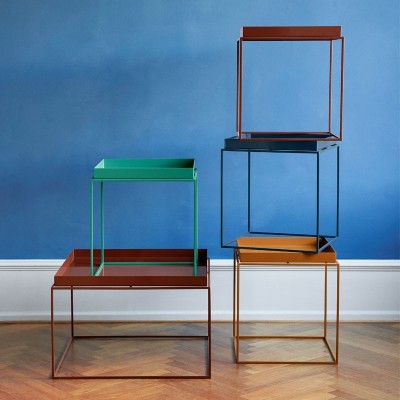 Familia de mesas Tray Table de HAY en Moises Showroom Familia de mesas Tray Table de HAY en Moises Showroom