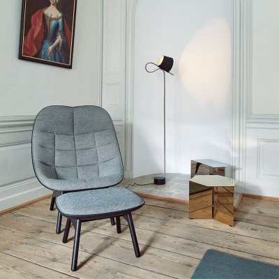 Sillón Uchiwa Quilt de Hay en Moises Showroom con base roble negro Sillón Uchiwa Quilt de Hay en Moises Showroom con base roble negro