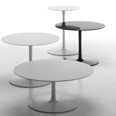 Mesas Flow Low Table de MDF Italia en Moises Showroom Mesas Flow Low Table de MDF Italia en Moises Showroom