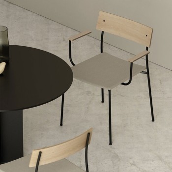 Silla con brazos Alex V2 de Omelette Editions en Moises Showroom Silla con brazos Alex V2 de Omelette Editions en Moises Showroom