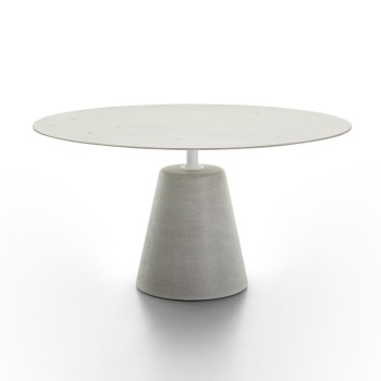 Mesa Rock cemento granallado blanco de MDF Italia en Moises Showroom Mesa Rock cemento granallado blanco de MDF Italia en Moises Showroom