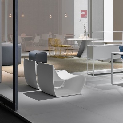 Sillón Sign Matt de MDF Italia en Moises Showroom Sillón Sign Matt de MDF Italia en Moises Showroom