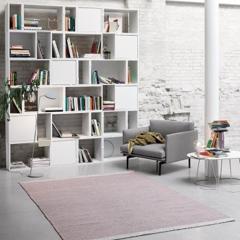 Outline Chair poltrona con base nera di Muuto Outline Chair poltrona con base nera di Muuto