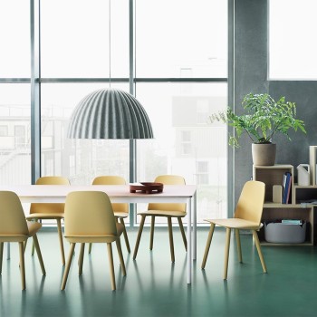 Silla Nerd de Muuto sand yellow en Moises Showroom Silla Nerd de Muuto sand yellow en Moises Showroom