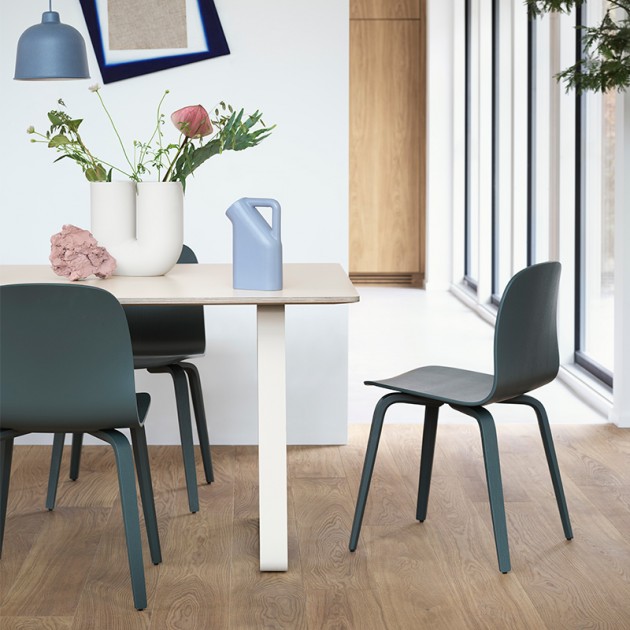 Visu chair wood base de Muuto en Moises Showroom