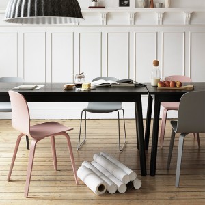 Visu chair wood base de Muuto en Moises Showroom