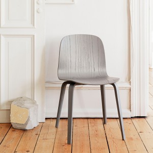 Visu chair wood base de Muuto en Moises Showroom