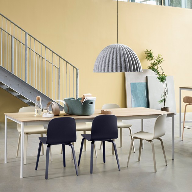 Visu chair wood base de Muuto en Moises Showroom