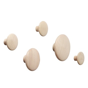 Conjunto de 5 cabides de madeira DOTS da Muuto Conjunto de 5 cabides de madeira DOTS da Muuto