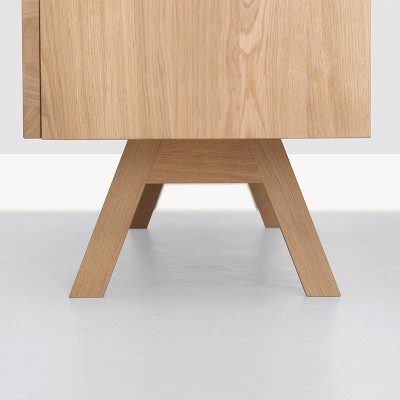 Aparador Low Atelier de Zeitraum en Roble macizo en Moises Showroom Aparador Low Atelier de Zeitraum en Roble macizo en Moises Showroom