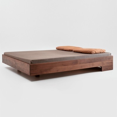 Cama Snooze de Zeitraum en Moises Showroom acabado nogal americano Cama Snooze de Zeitraum en Moises Showroom acabado nogal americano