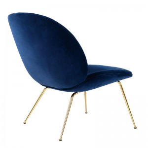 Butaca Beetle Lounge Chair de Gubi acabado terciopelo en Moises Showroom