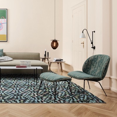 Beetle Lounge Chair de Gubi en Moises Showroom Beetle Lounge Chair de Gubi en Moises Showroom