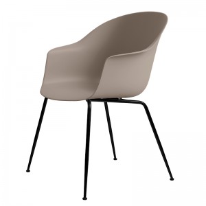 Silla Bat Dining Chair base negra mate + carcasa beige en Moises Showroom