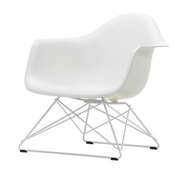 Poltrona de plástico Eames LAR Vitra