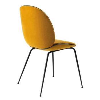 Silla Beetle tapizado integral de Gubi en Moises Showroom Silla Beetle tapizado integral de Gubi en Moises Showroom