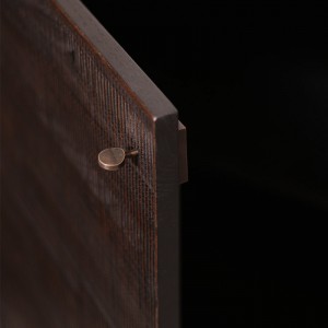 detalle puerta Aparador Grooves Ethnicraft