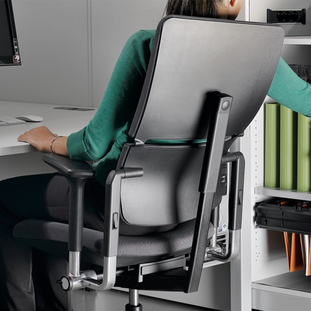 Silla de trabajo Please de Steelcase en Moises Showroom