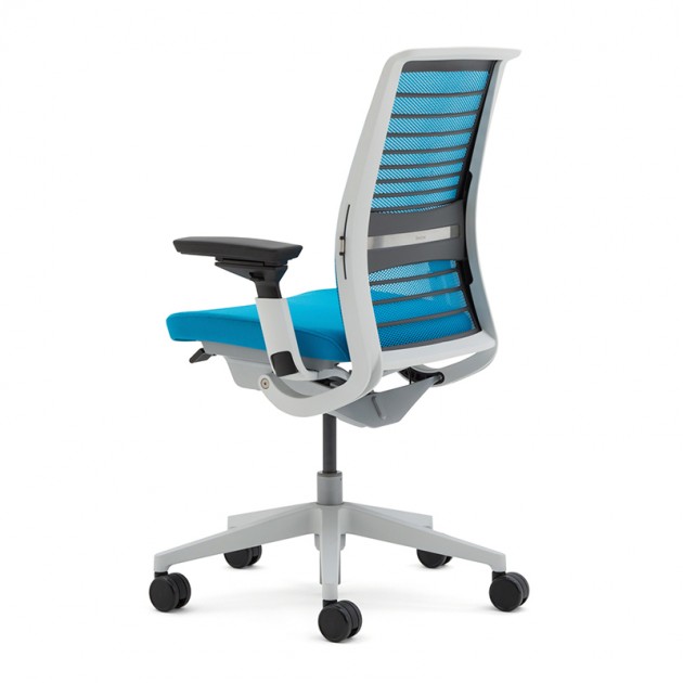 Silla Think de Steelcase con respaldo de malla en Moises Showroom